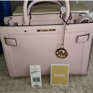 NWT Michael Kors Rayne satchel Elegant blush Pink Handbag w feet. New never used